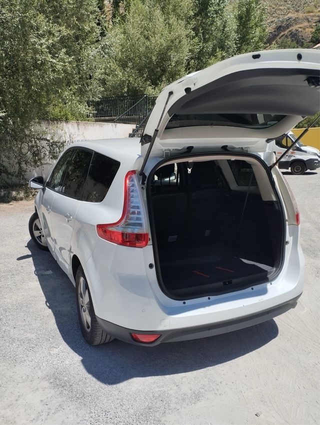 Renault Grand Scenic 2012