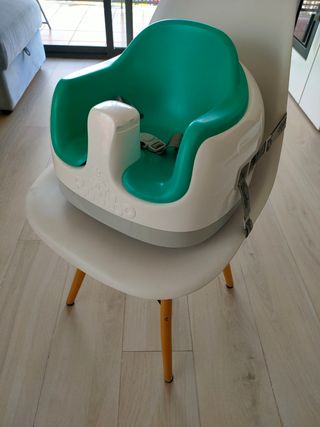 Silla bebé Bumbo con bandeja.