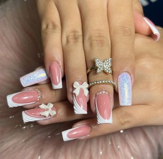 Hago servicios de manicura y pedicura a domicilio 