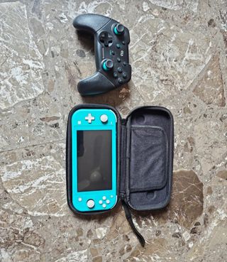 Nintendo Switch Lite + Controller + Custodia