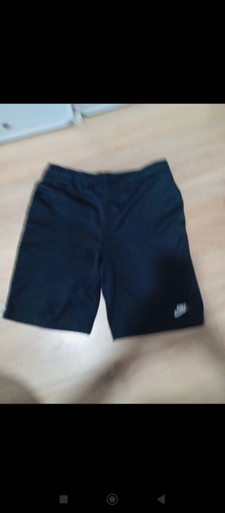 Bermuda niño Nike negra