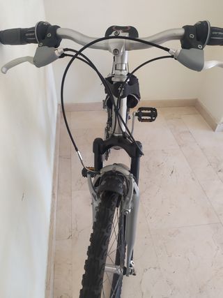Bicicleta de paseo Btwin plateada
