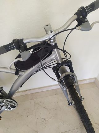 Bicicleta de paseo Btwin plateada