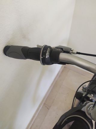 Bicicleta de paseo Btwin plateada