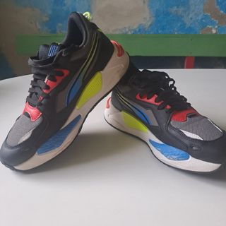 Zapatillas Puma Negras y Rojas