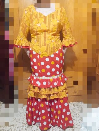 Traje de flamenca: rojo y ocre. Talla 42-44.