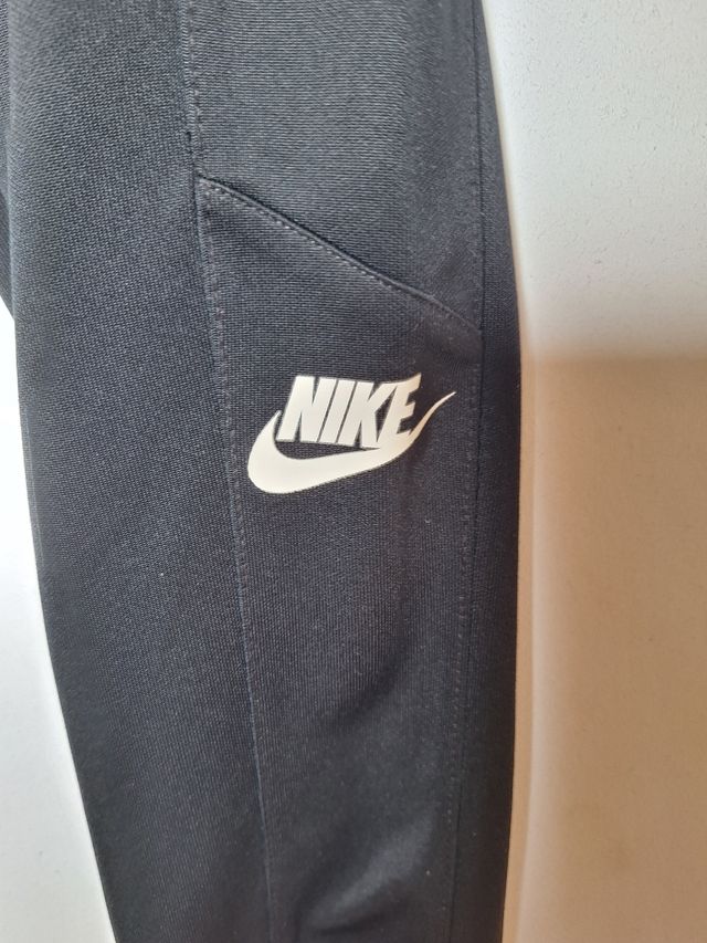 Pantalón Nike niño negro. Talla M