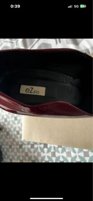 Tacones de piel burdeos