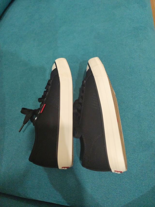 Zapatillas Levis T.36
SIN ESTRENAR