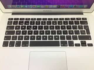 portatil apple apple macbook air core i5 1.8 13 (2017) (a1466)