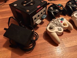 Nintendo GameCube + 4 mandos+Mario Bros +adaptador