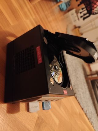 Nintendo GameCube + 4 mandos+Mario Bros +adaptador
