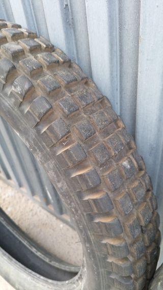 Neumáticos Trial 4.00x18 y 2.75x21 Usado 30€ los 2