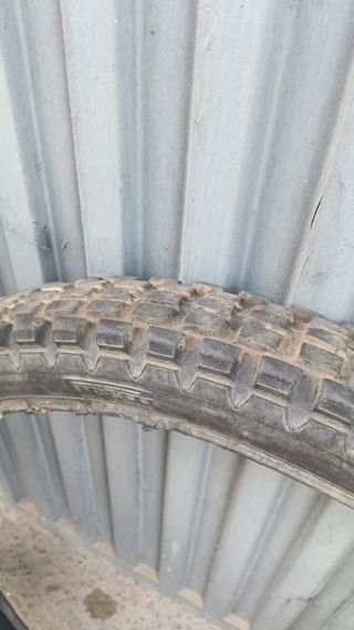 Neumáticos Trial 4.00x18 y 2.75x21 Usado 30€ los 2