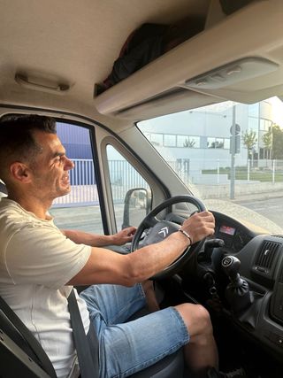 Mudanzas y transporte – Furgoneta con chófer