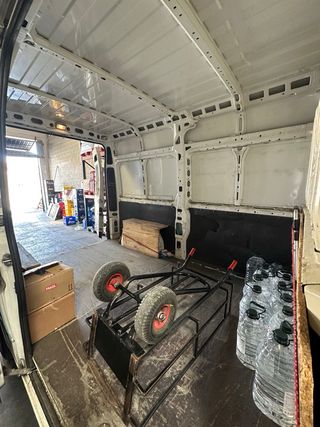 Mudanzas y transporte – Furgoneta con chófer