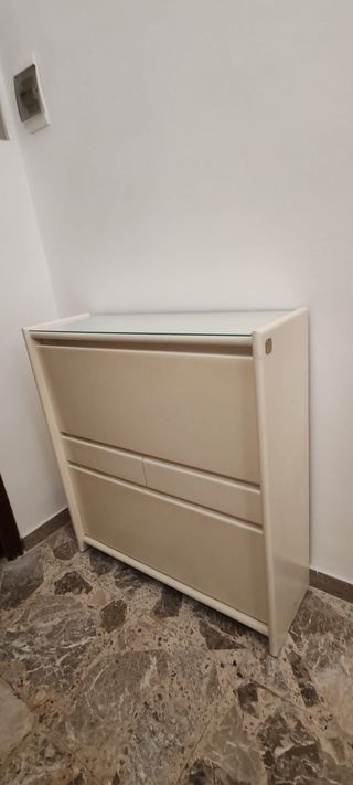 Scarpiere in legno con piano in vetro