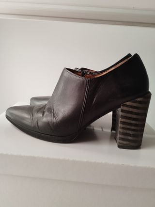Zapato abotinado de Hispanitas 