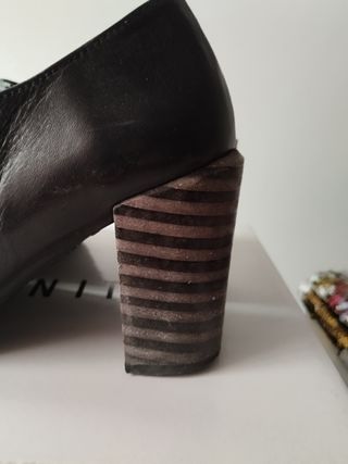Zapato abotinado de Hispanitas 