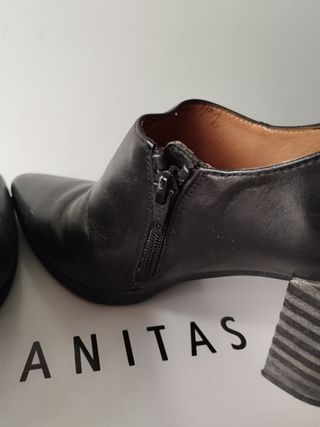 Zapato abotinado de Hispanitas 