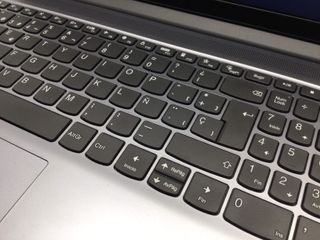 pc portatil lenovo 83er