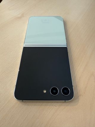 Samsung Galaxy Z Flip 5G – Impecable.