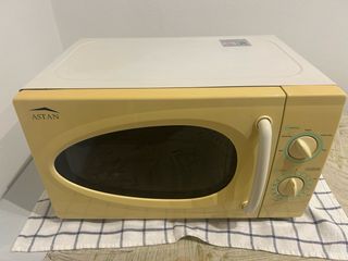 Microondas ASTAN amarillo y blanco 