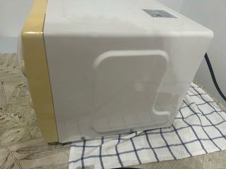 Microondas ASTAN amarillo y blanco 