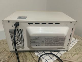 Microondas ASTAN amarillo y blanco 
