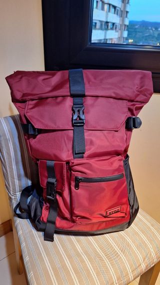 Mochila KYYLZ Roja Nueva. 