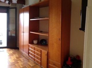 REGALO mueble de madera marrón