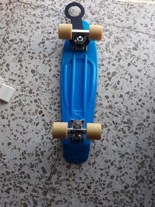 Monopatín azul para niño