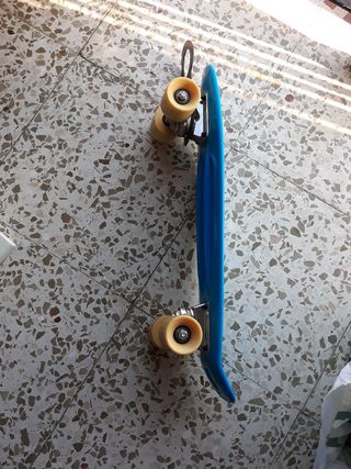 Monopatín azul para niño