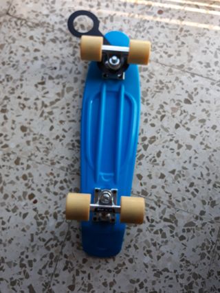 Monopatín azul para niño