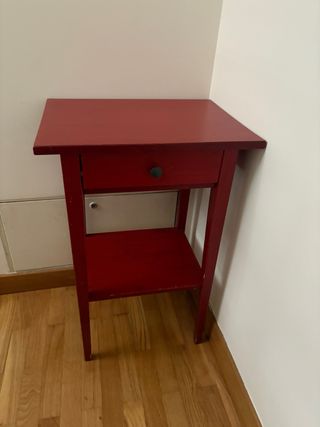 Mesita de noche roja Ikea