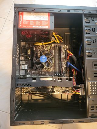 Torre PC NOX Negra Poco Uso