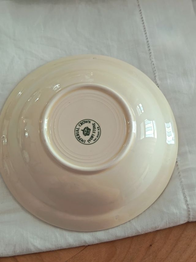 Ciotola vintage con decoro.