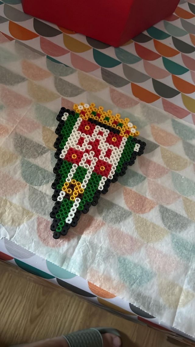 Escudo personalizado de perler beads