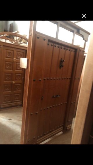Puerta rústica de madera