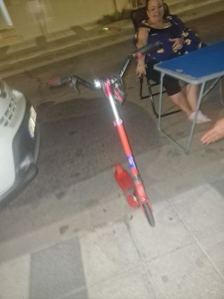 Patinete rojo