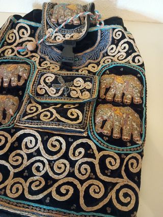 Mochila bordada con elefantes