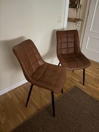 2 Sillas Imitación Cuero Capitoné Marrón