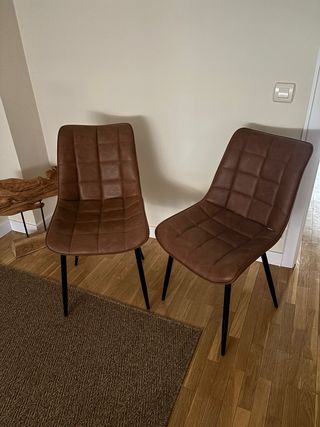 2 Sillas Imitación Cuero Capitoné Marrón