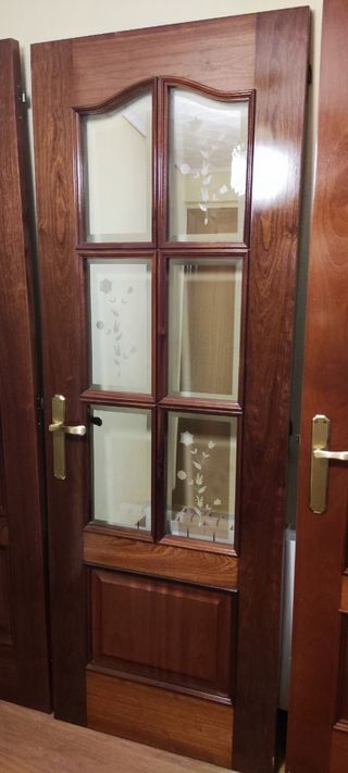 Puerta maciza acristalada de interior