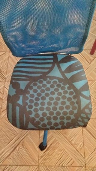 Silla de escritorio azul y negra