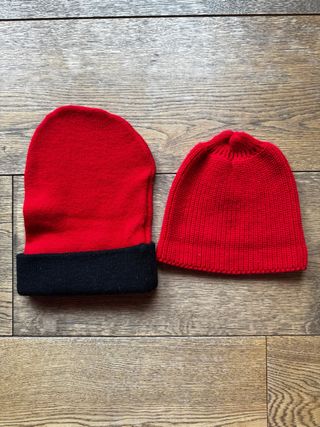 Lote 2 gorras rojas y negras