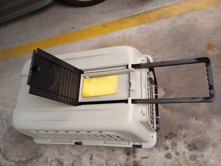 Transportín para perros gris y negro
