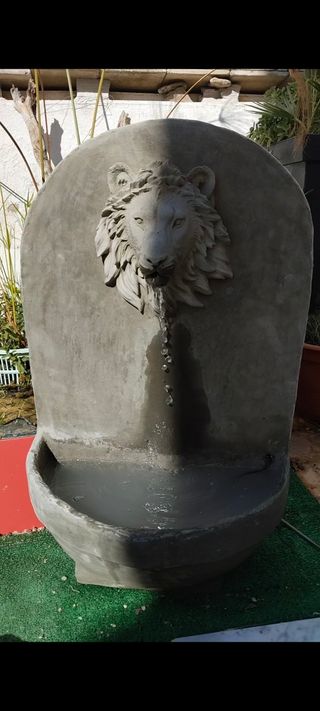 Fontana solare da giardino Lion's Head