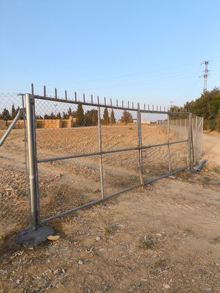 Alquiler finca rústica Carmona. A pie de carretera