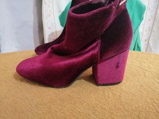 Botines de terciopelo burdeos